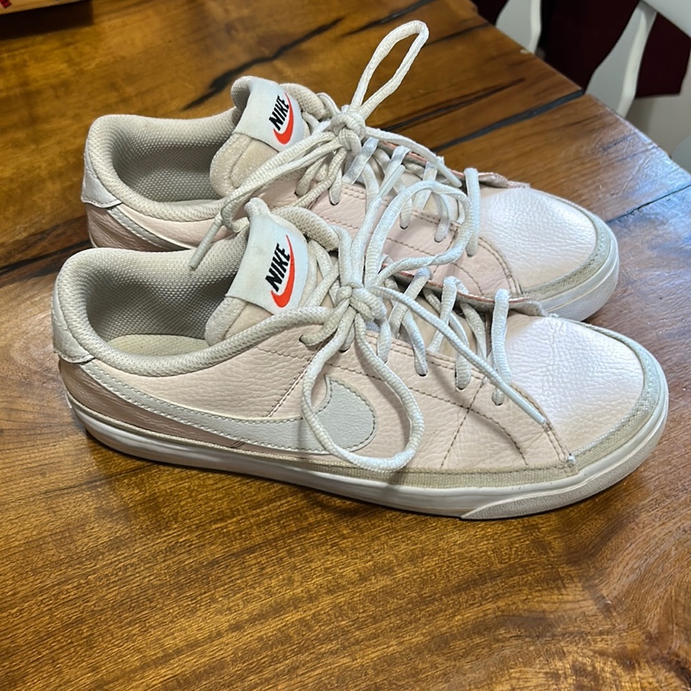 womens light pink nikes